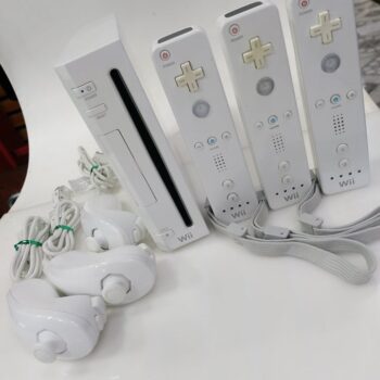 NINTENDO WII DESBLOQUEADA CON MAS DE 2000 JUEGOS 3 MANDOS