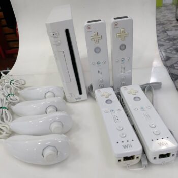 NINTENDO WII DESBLOQUEADA CON MAS DE 2000 JUEGOS 4 MANDOS